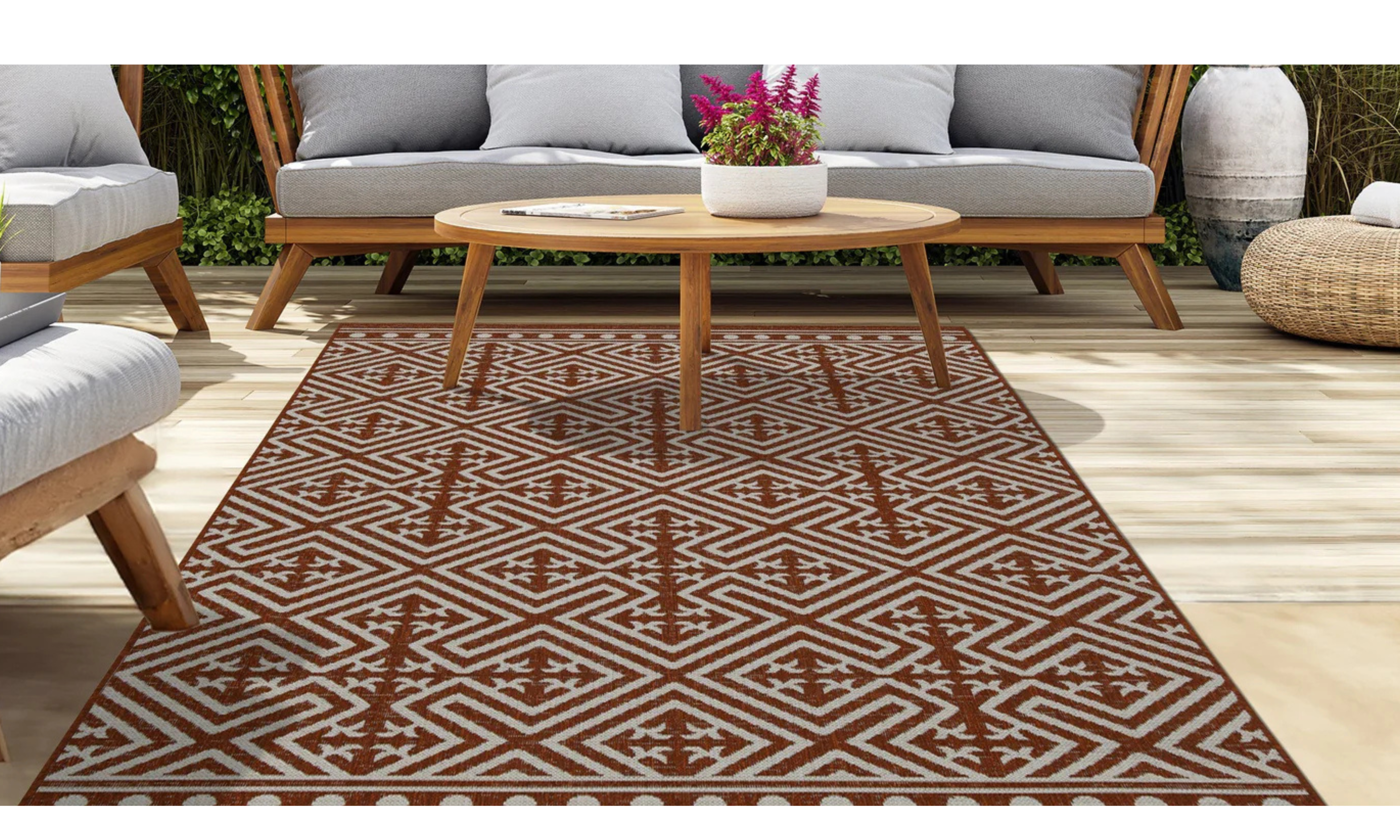 Outdoor Rug Materials Compared: Nylon vs Polypropylene vs Polyester