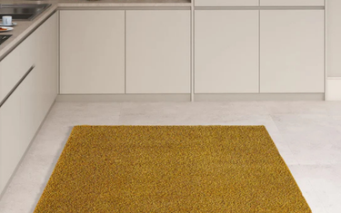 How to Style Gold Colour Rugs in Modern Homes with Natural Finishes