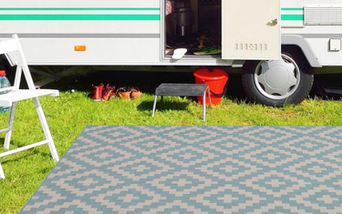 Are Polypropylene Aqua Cream Outdoor Rugs Good for British Weather?
