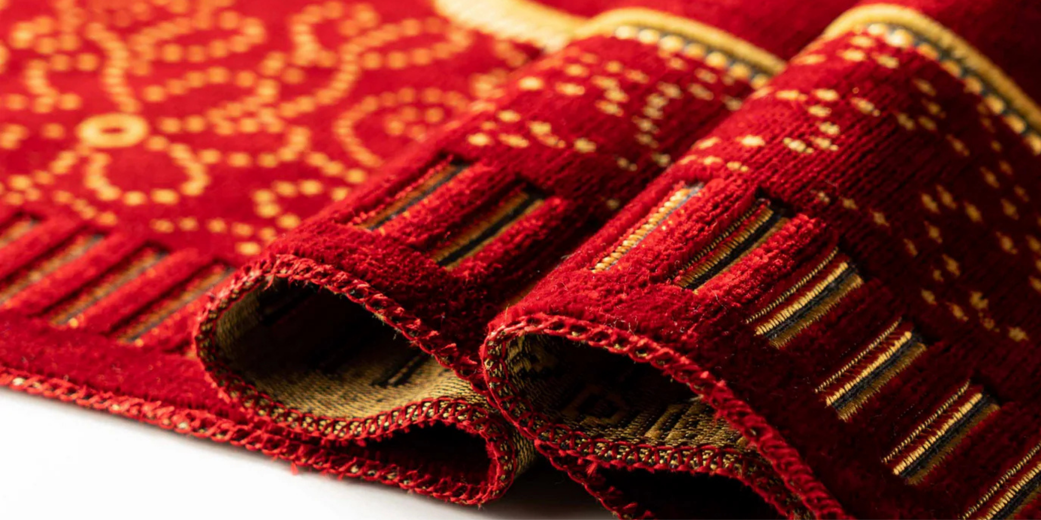 How to Create a Peaceful Prayer Corner with the Right Prayer Mat