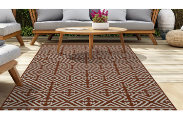 Outdoor Rug Materials Compared: Nylon vs Polypropylene vs Polyester